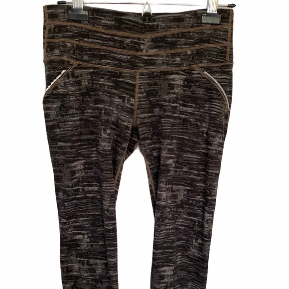 Athleta Pants - Athleta Capri Workout Leggings Size Small